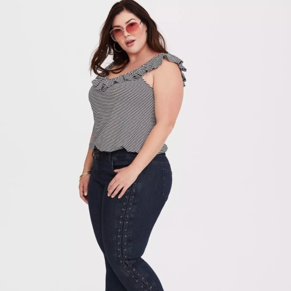 Torrid Super Soft V-Neck Ruffle Tank in Black and White Stripe Size 1/ 1X /14-16 - Picture 2 of 7